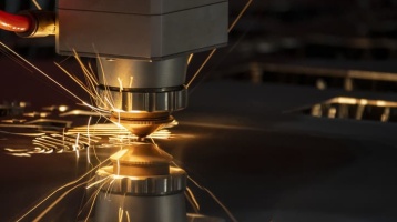 금속판 레이저 절단: 기본 사항에 대한 포괄적인 가이드